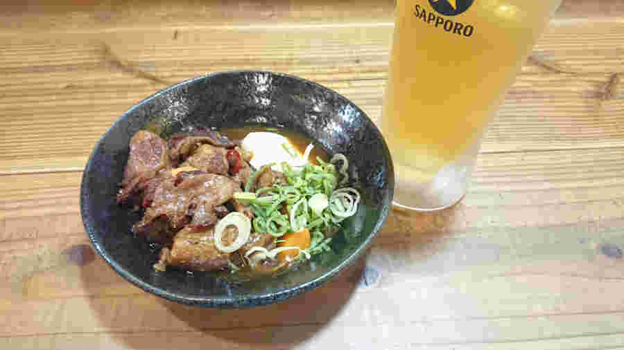 牛すじ煮込みとビール