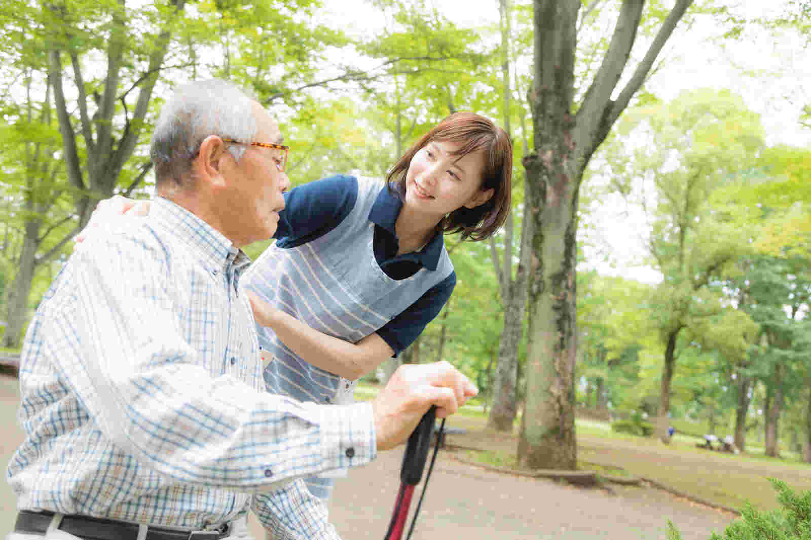 代表的な立ち仕事の一つ、介護士