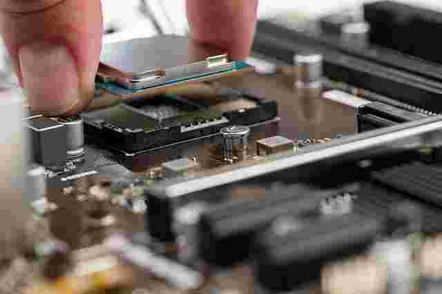 マザーボードの製作中
