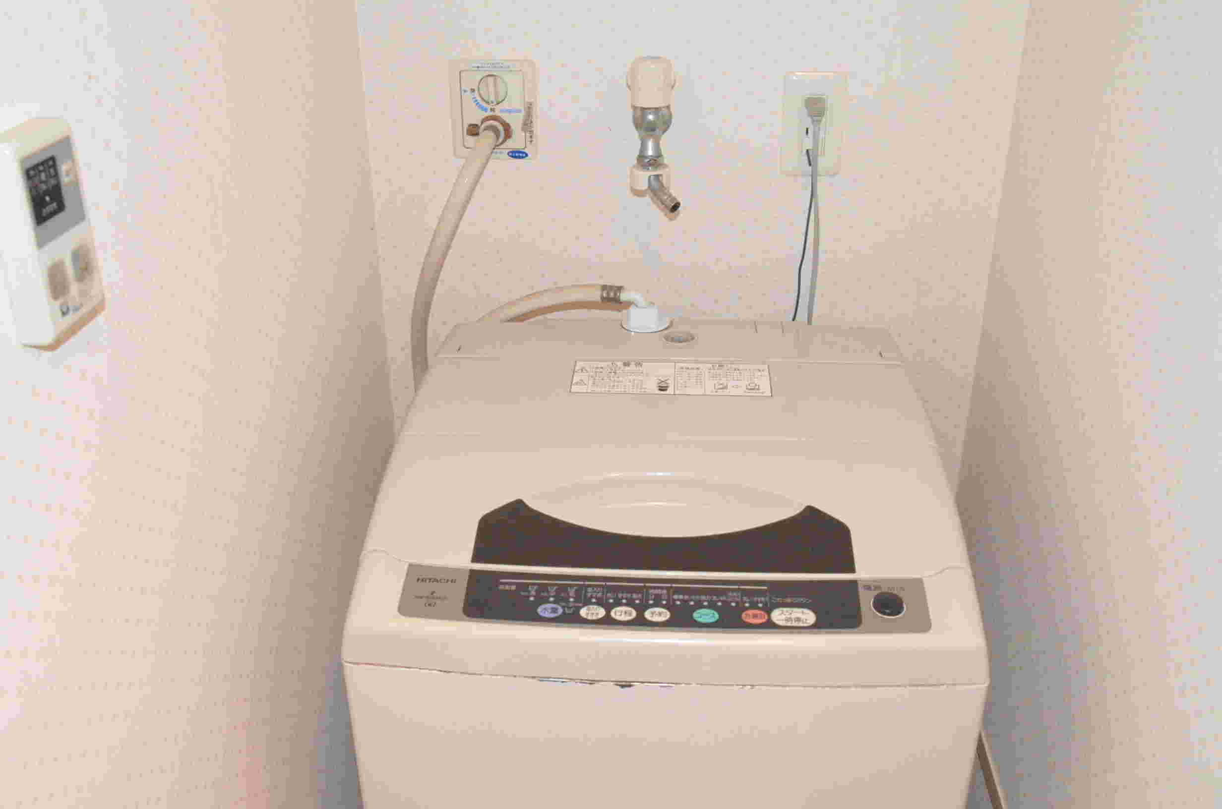 アース線が取り付けられている洗濯機