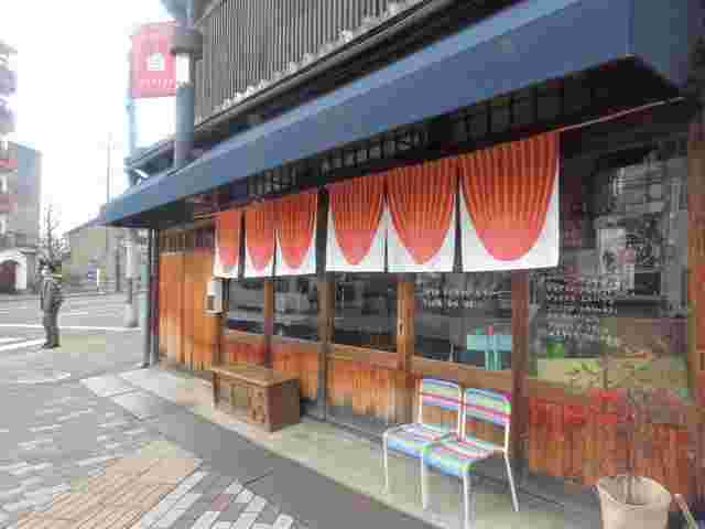 京都市内に在る人気コーヒー豆販売店「サーカスコーヒー」の外観画像
