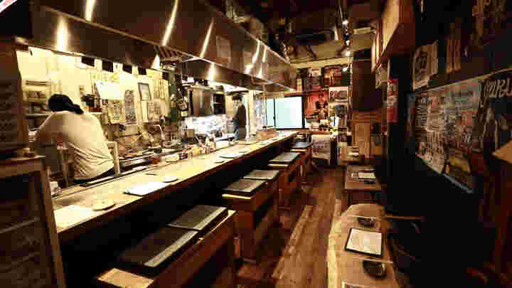 広島県外でウニホーレンを頂けるお店「鉄板野郎 大阪店」の店内画像
