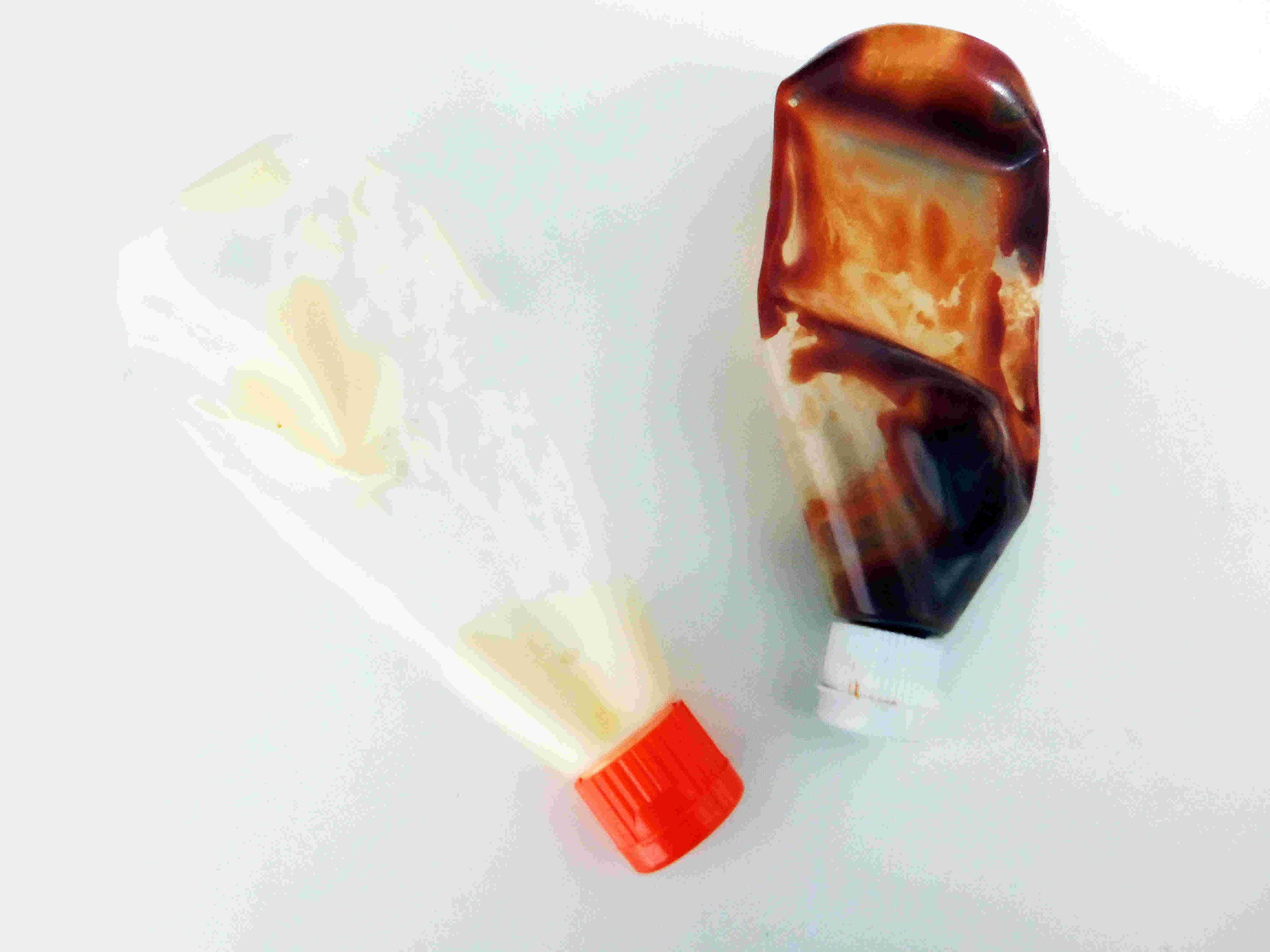 使用され残りが少なくなったマヨネーズ