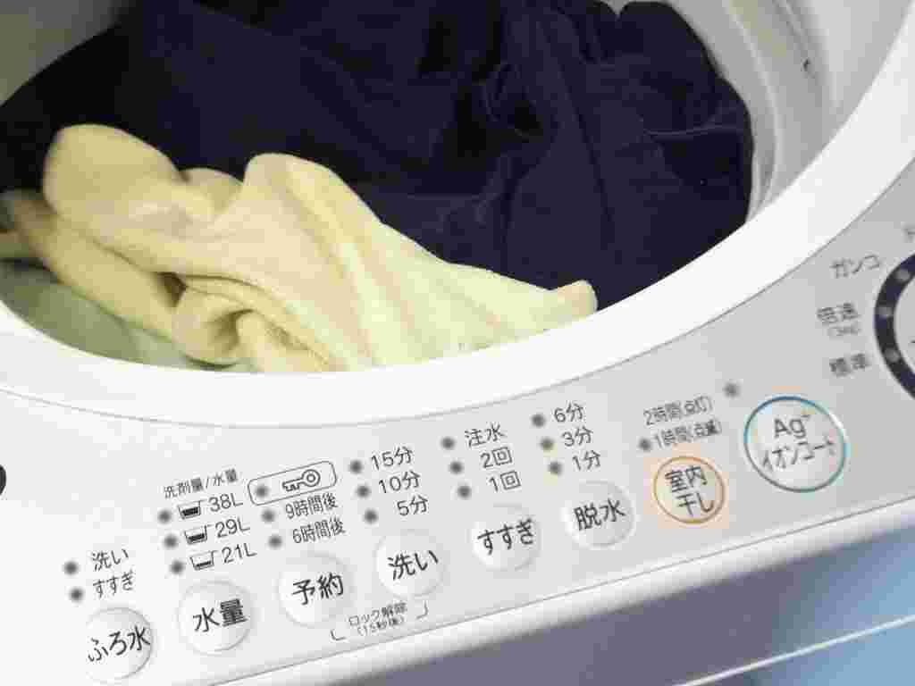 洗濯物が入っている洗濯機