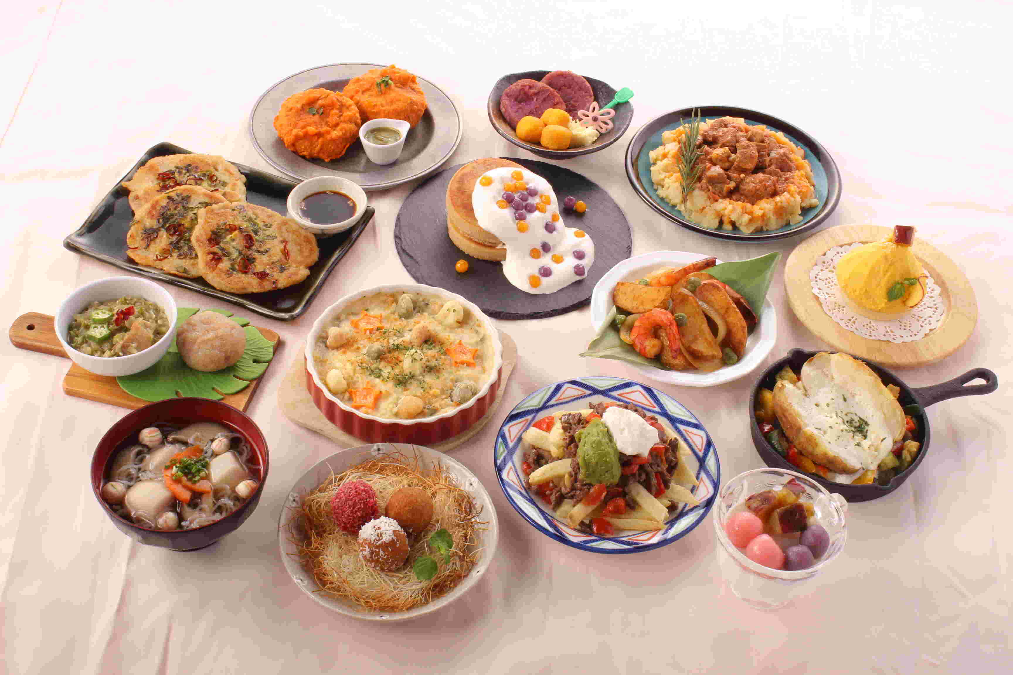 ワールドポテトフェアで提供されている各国の料理