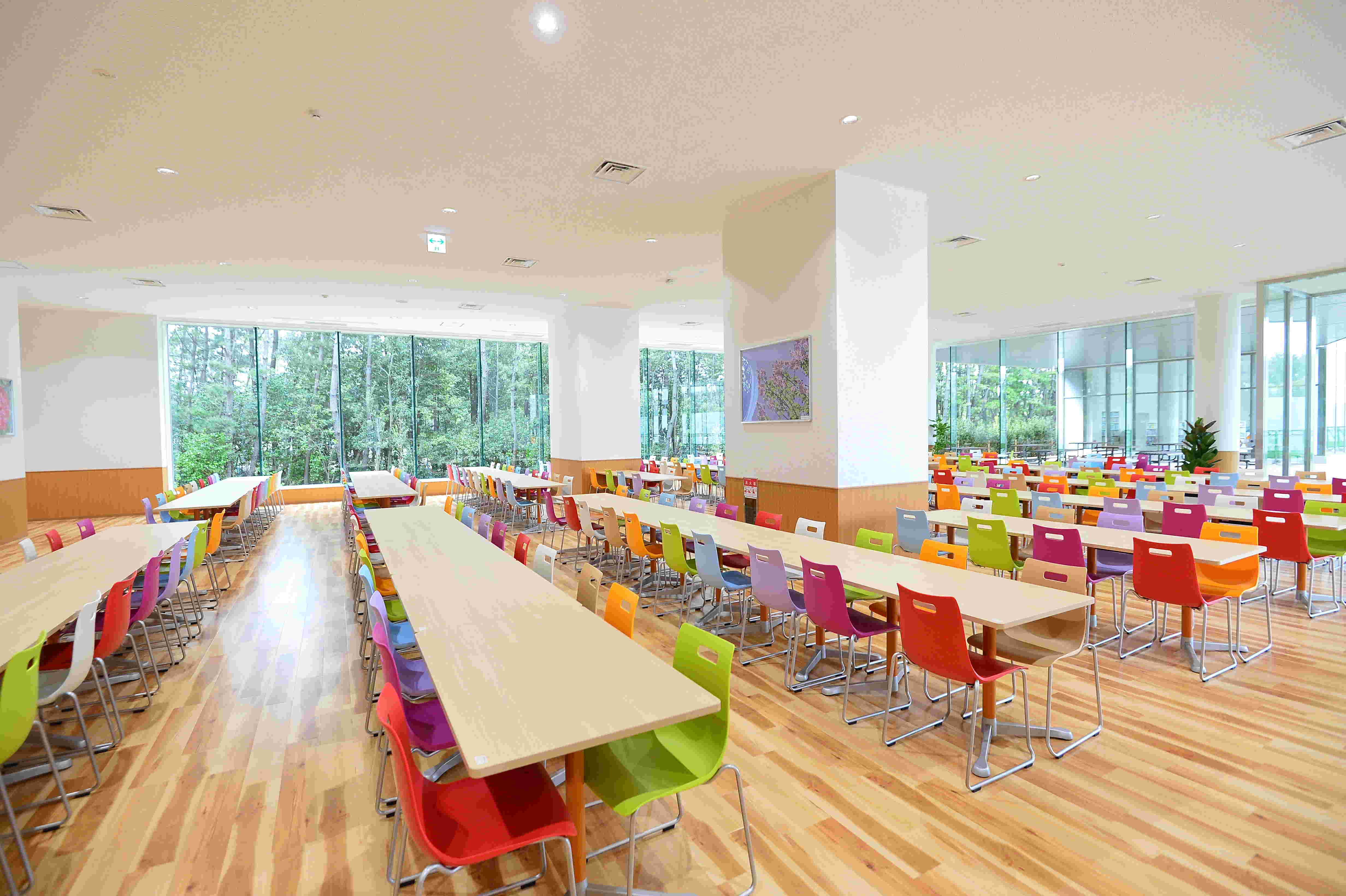 千葉工大新習志野キャンパス内の学食風景