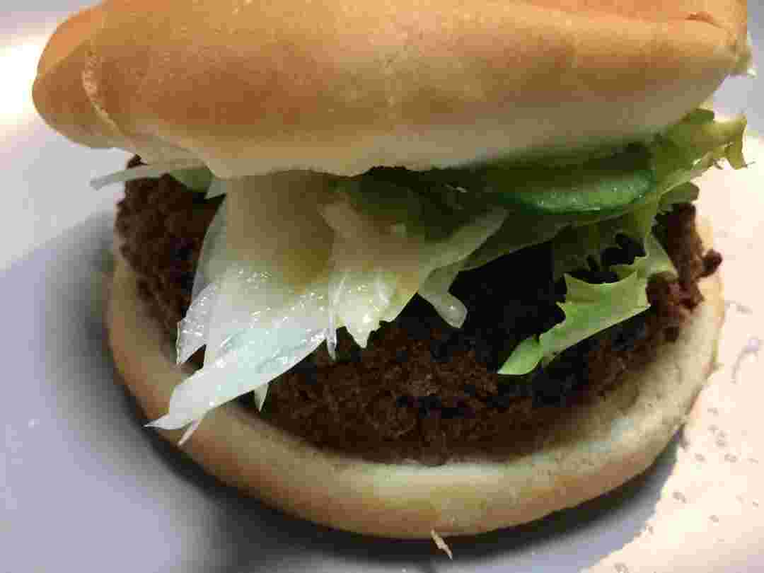 業務スーパーのメンチカツを使ったメンチカツバーガー