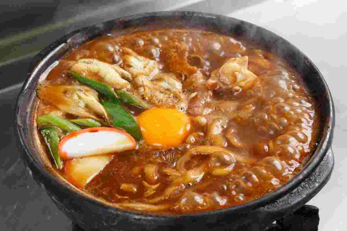 業務スーパーのやわらか煮豚を使ったアレンジレシピ「味噌角煮うどん」