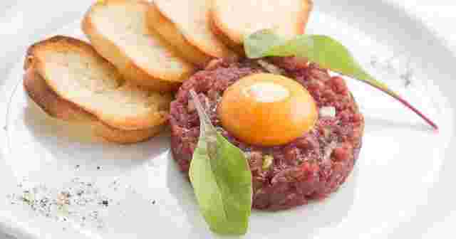 業務スーパーの馬刺しを使用したアレンジレシピ「馬肉のタルタル」