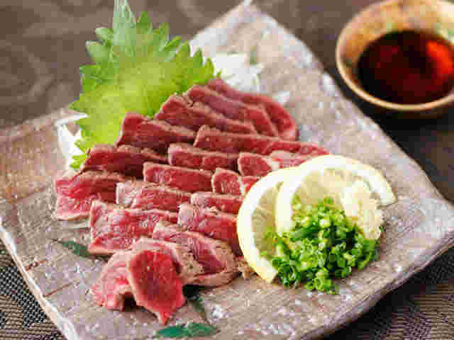 業務スーパーの馬刺しを使用したアレンジレシピ「馬肉のたたき」