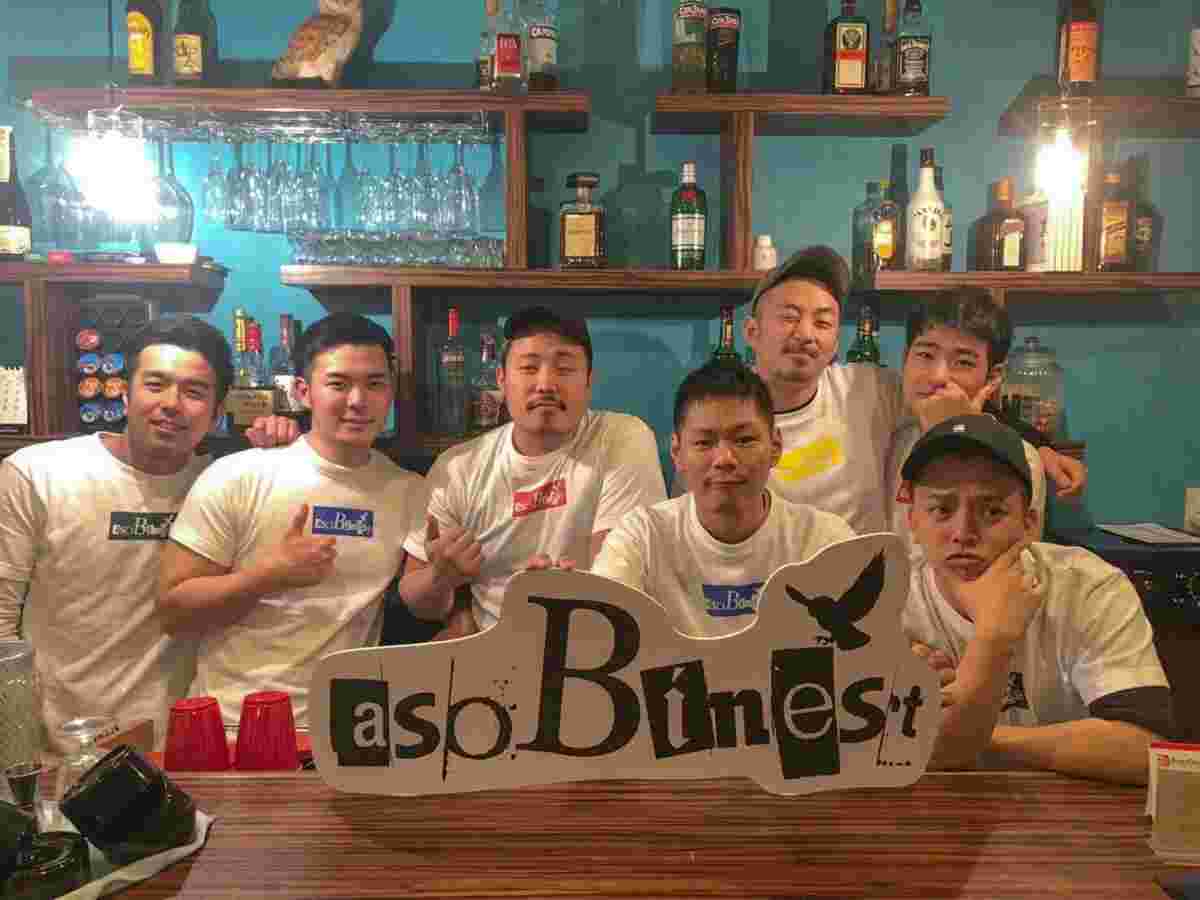 名古屋ゲイバー「アソビネスト」のスタッフ達