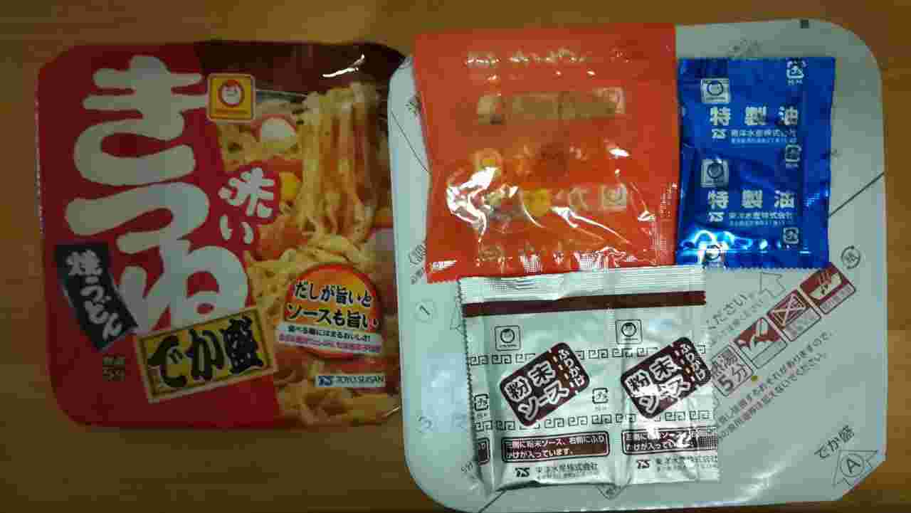 赤いきつね焼うどんでか盛りの中身