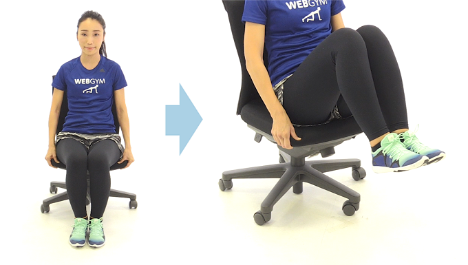 椅子を使った足上げ腹筋のヒップフロートをする女性