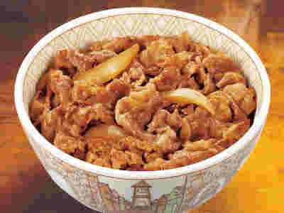 丼に盛り付けたすき家の冷凍牛丼のイメージ