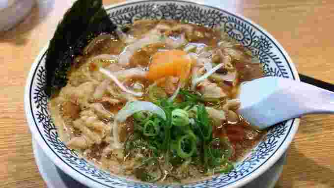 丸源ラーメンの熟成醤油肉そばの画像