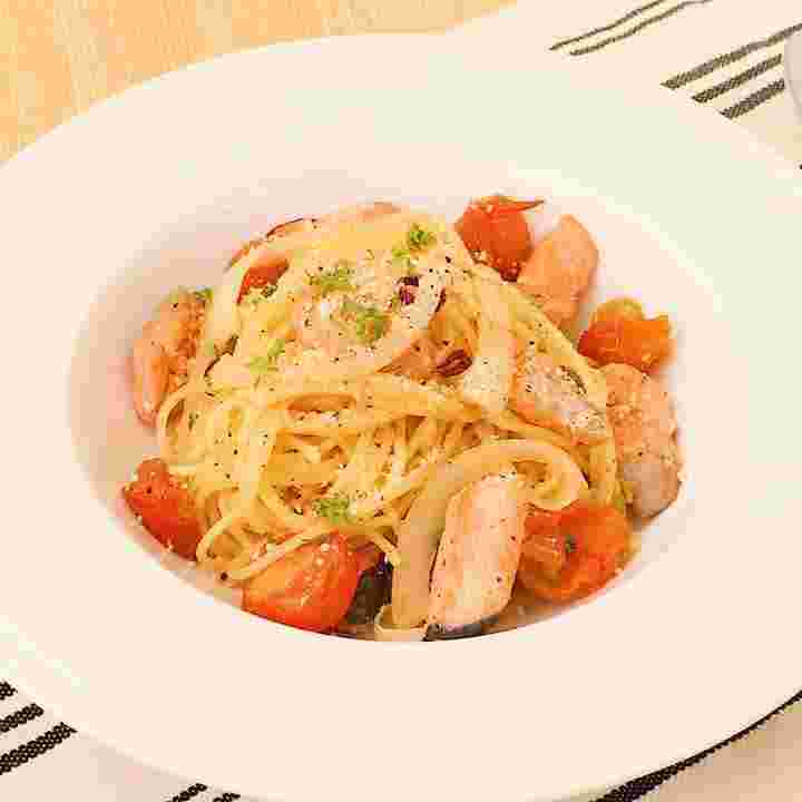 サーモンのトマトオイルパスタ