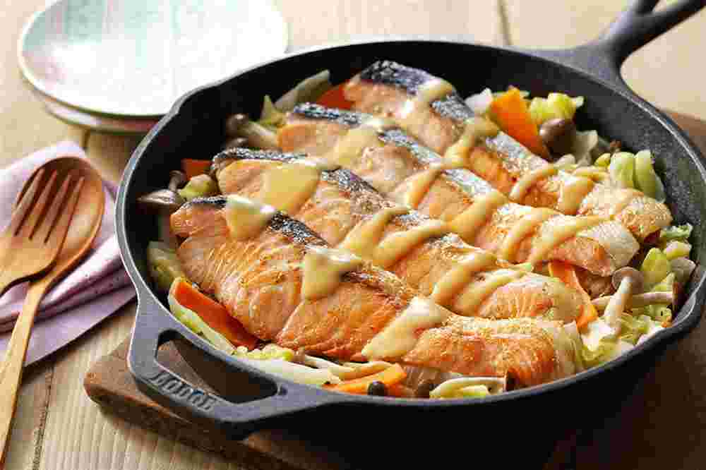 鉄板焼きの定番レシピ「鮭のちゃんちゃん焼き」