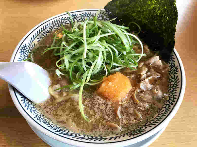 丸源ラーメンの熟成醤油ねぎ肉そばの画像