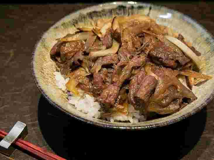とろとろ煮込み牛丼