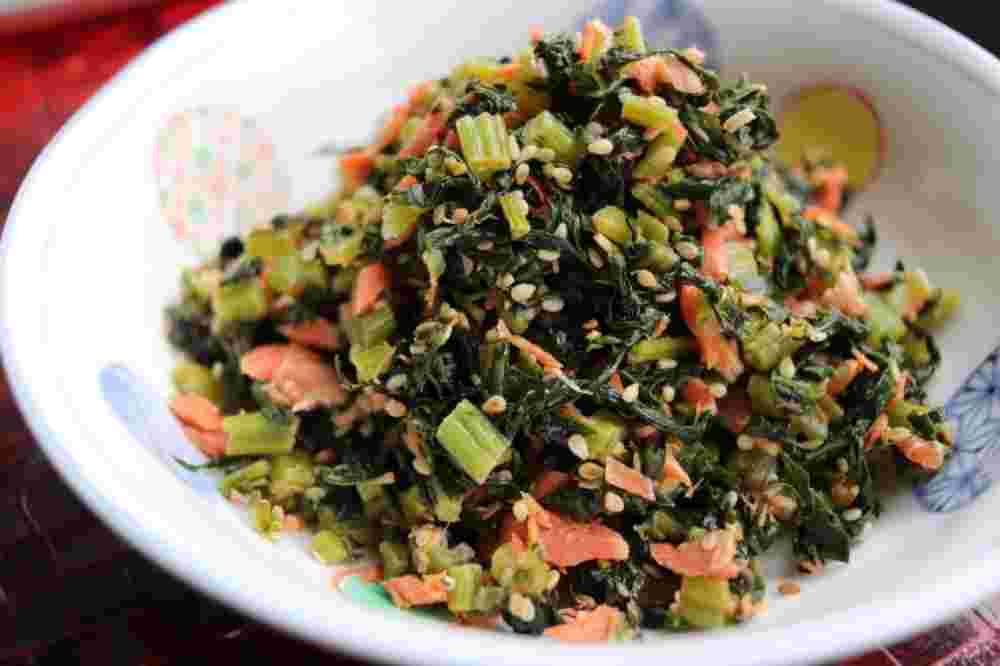 塩鮭と大根菜のごま油炒め
