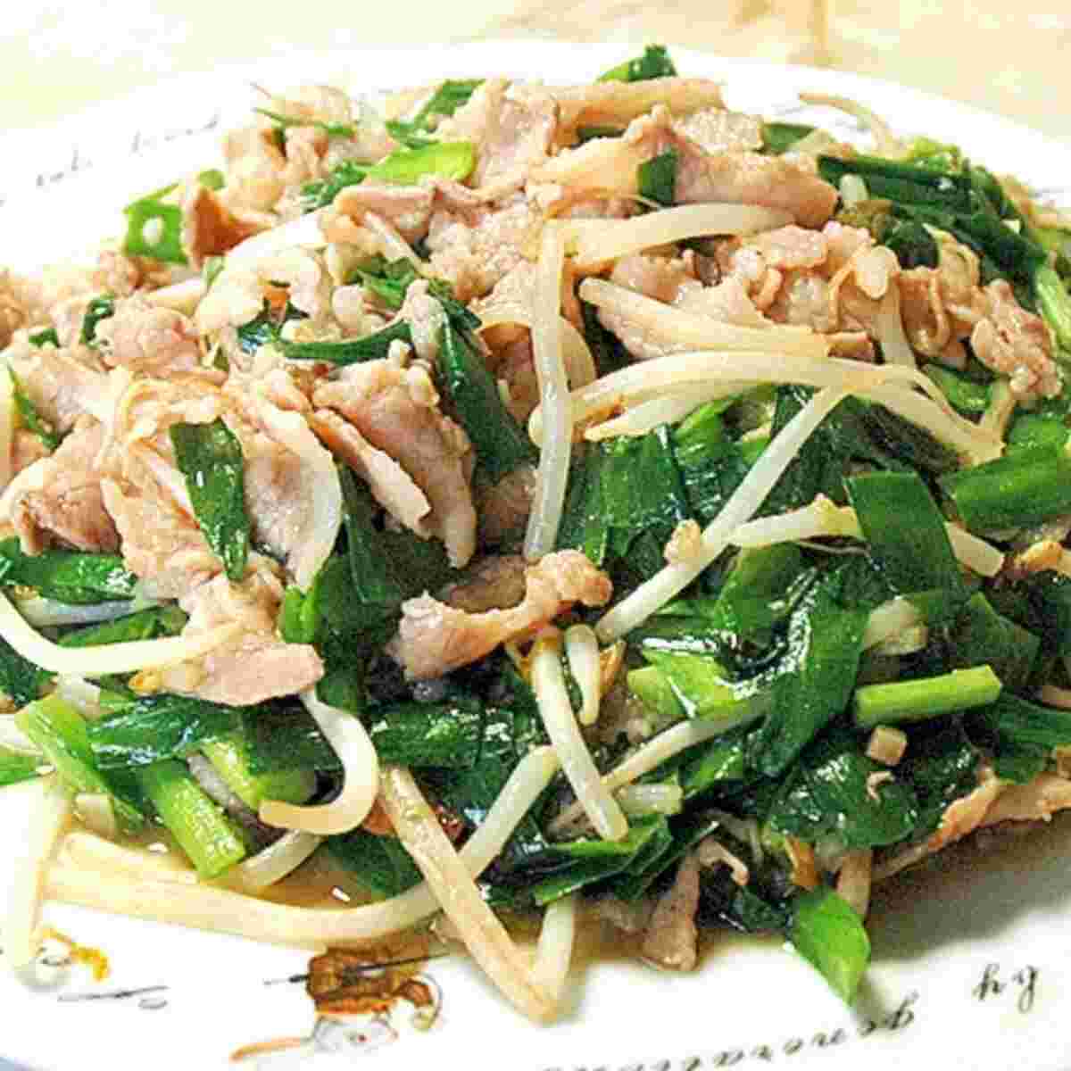 豚バラ肉とニラもやしのスタミナ甘味噌炒め