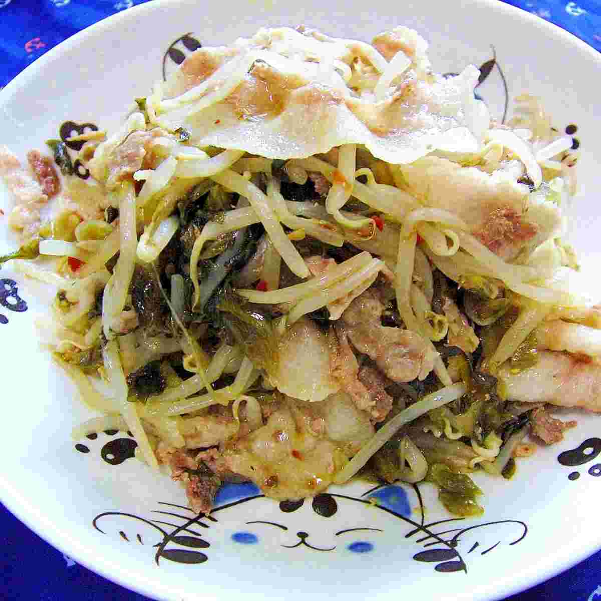 豚肉ともやしと辛子高菜の重ね蒸し