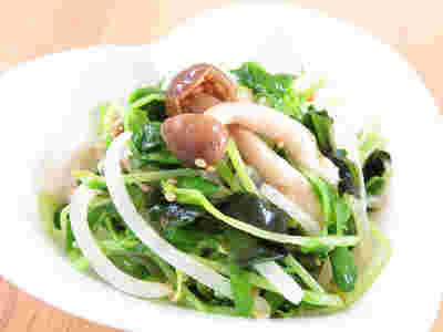 豆苗としめじともやしのわかめナムル