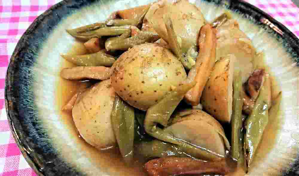新じゃがとささげの煮物