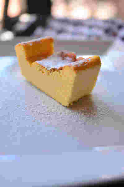 ハンドブレンダーで混ぜて作ったチーズケーキ1切れ