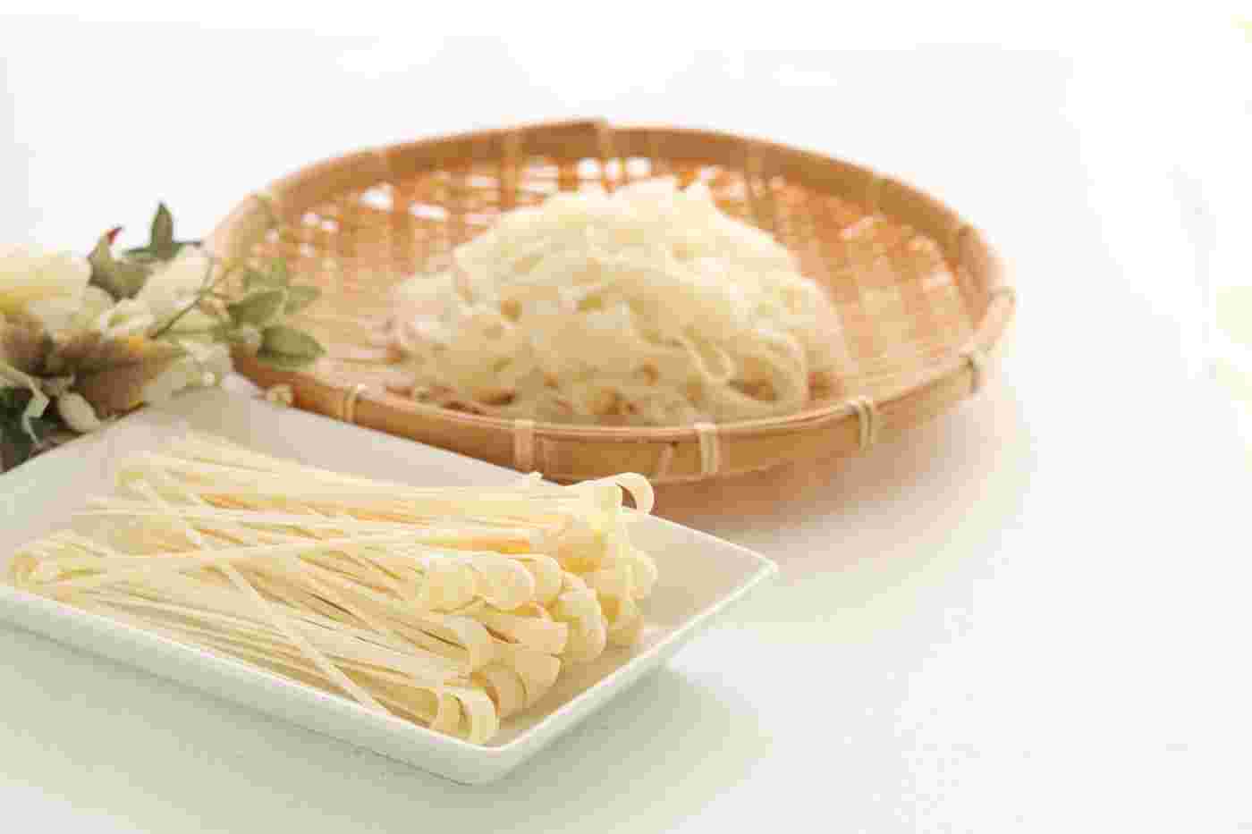 稲庭うどんの乾麺と茹で麺
