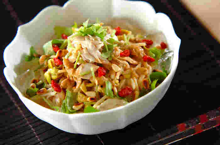 稲庭うどんのゴマダレたっぷり冷やしうどん