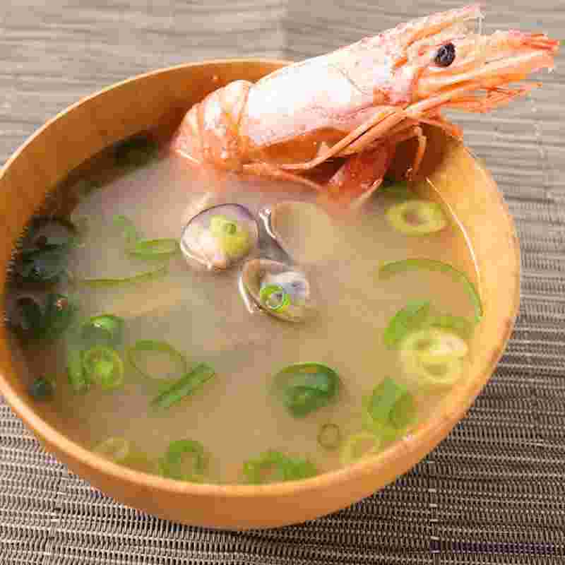 有頭エビの味噌汁