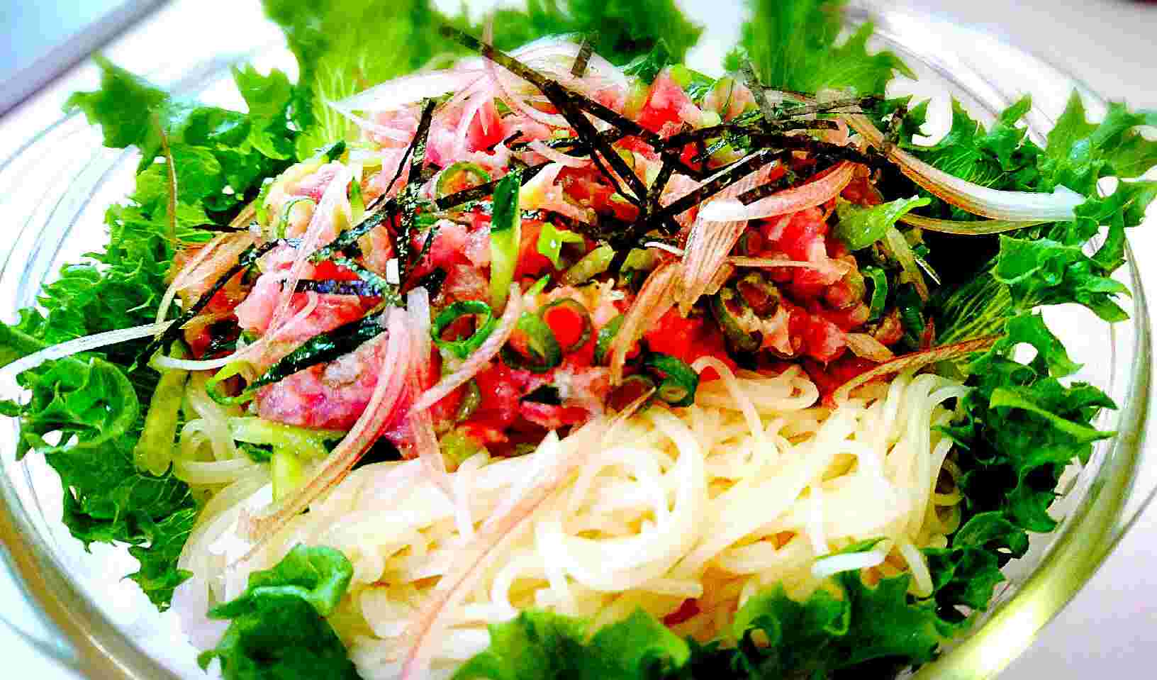 ネギトロを乗せたそうめん
