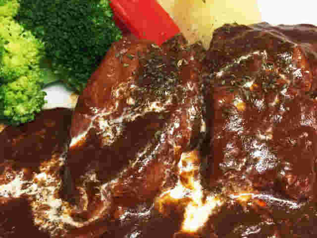 豚ヒレ肉の簡単デミグラスソース煮込み