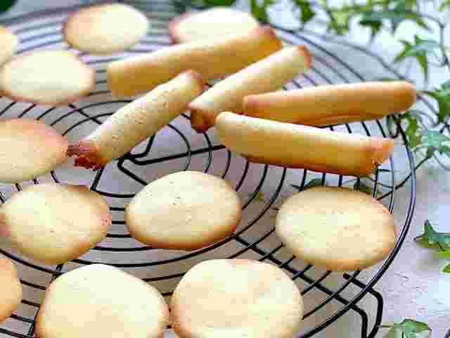 焼きあがったラングドシャ