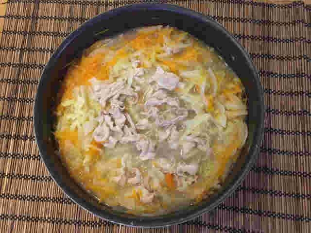 豚肉と卵のスープ