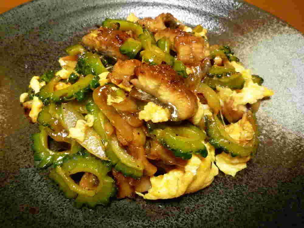ゴーヤとうなぎの炒め物