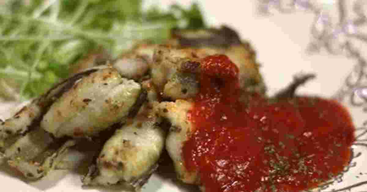 ハーブで焼いてトマトソースを添えた穴子
