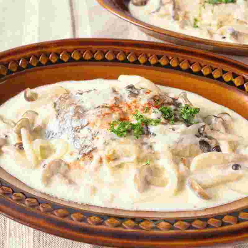 器に盛られたカレイのクリーム煮