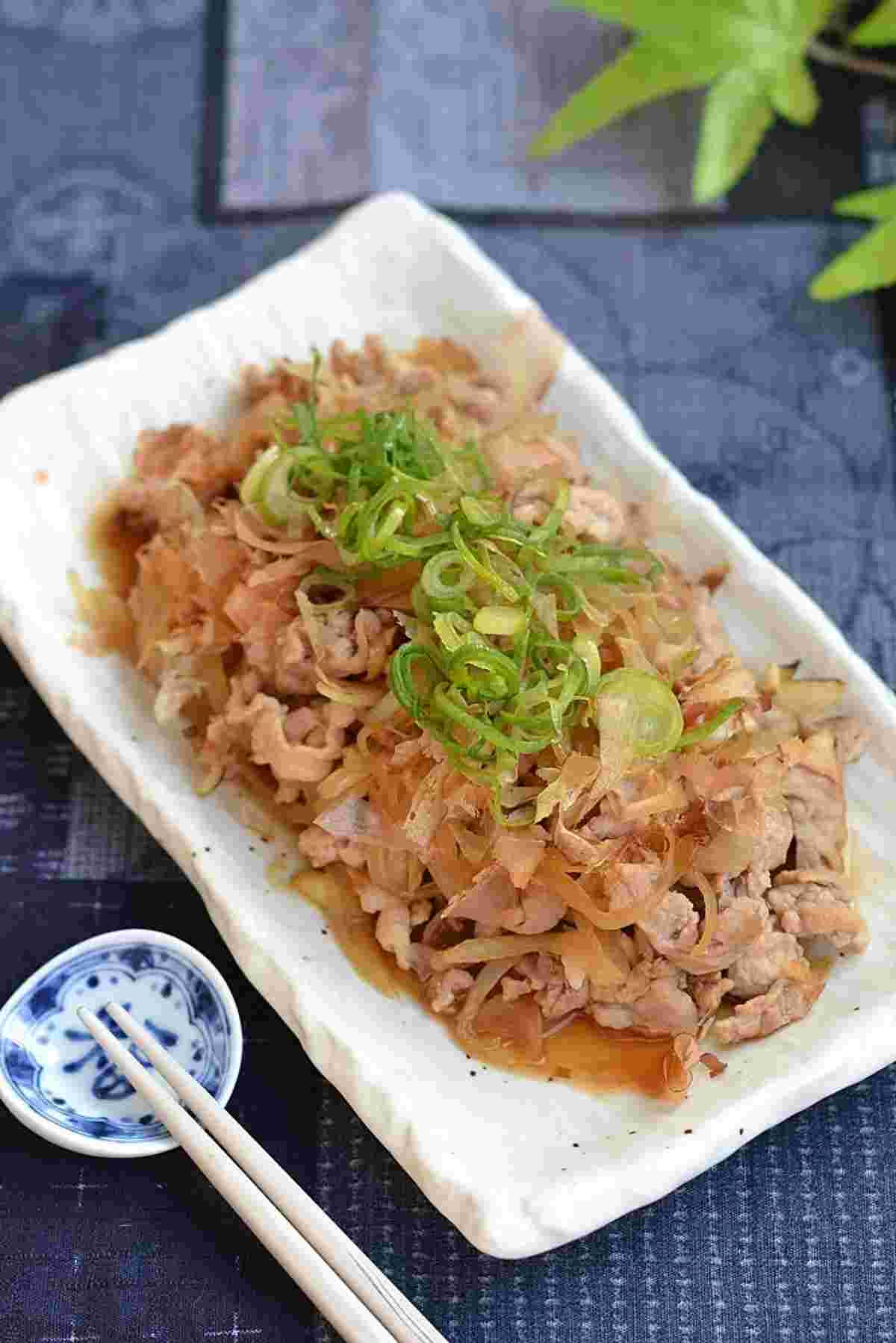 豚肉細切れと玉ねぎの甘辛炒め