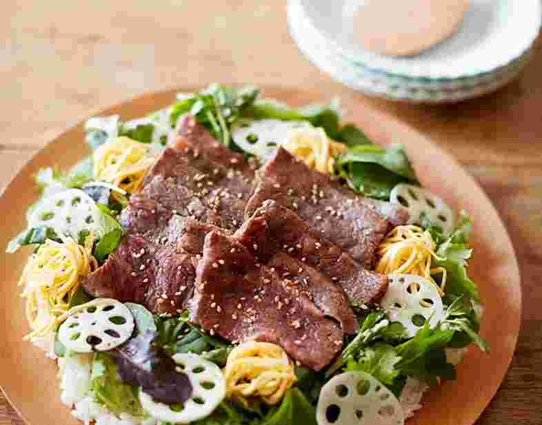 熟成肉の牛カルビのサラダちらし寿司