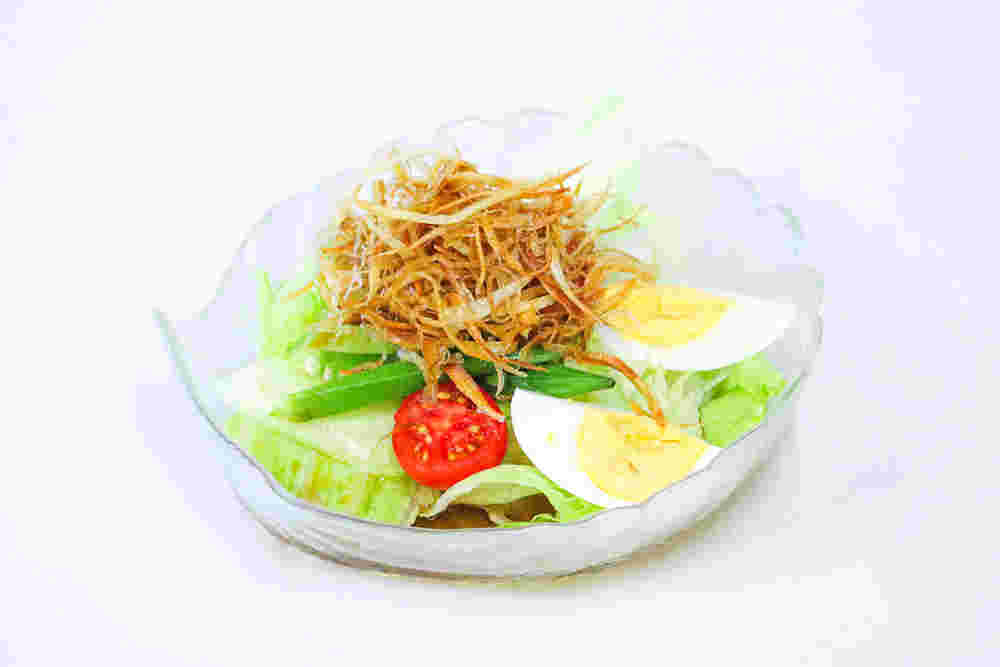 ごぼう素揚げとレタスのサラダ