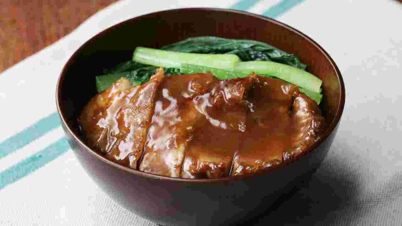 とんかつ肉で作る台湾風パイコー飯