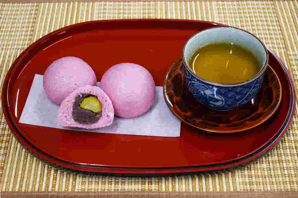ピンク色がかわいい赤大根饅頭レシピ