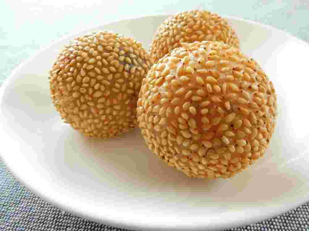 世界のお菓子の一つごま団子
