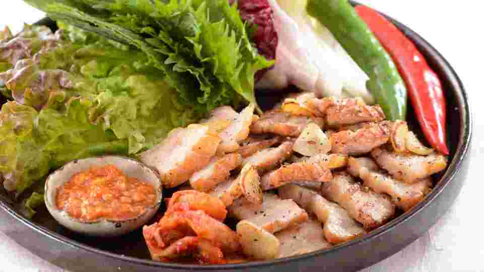 焼肉用豚バラ肉を使った「サムギョプサル」