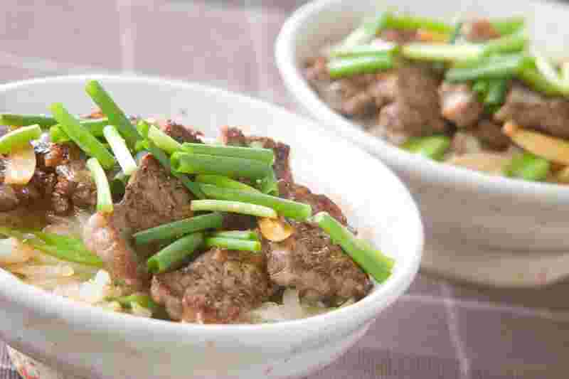 牛もも肉を使ったステーキ丼