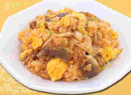 創味シャンタンを使った「豚キムチチャーハン」