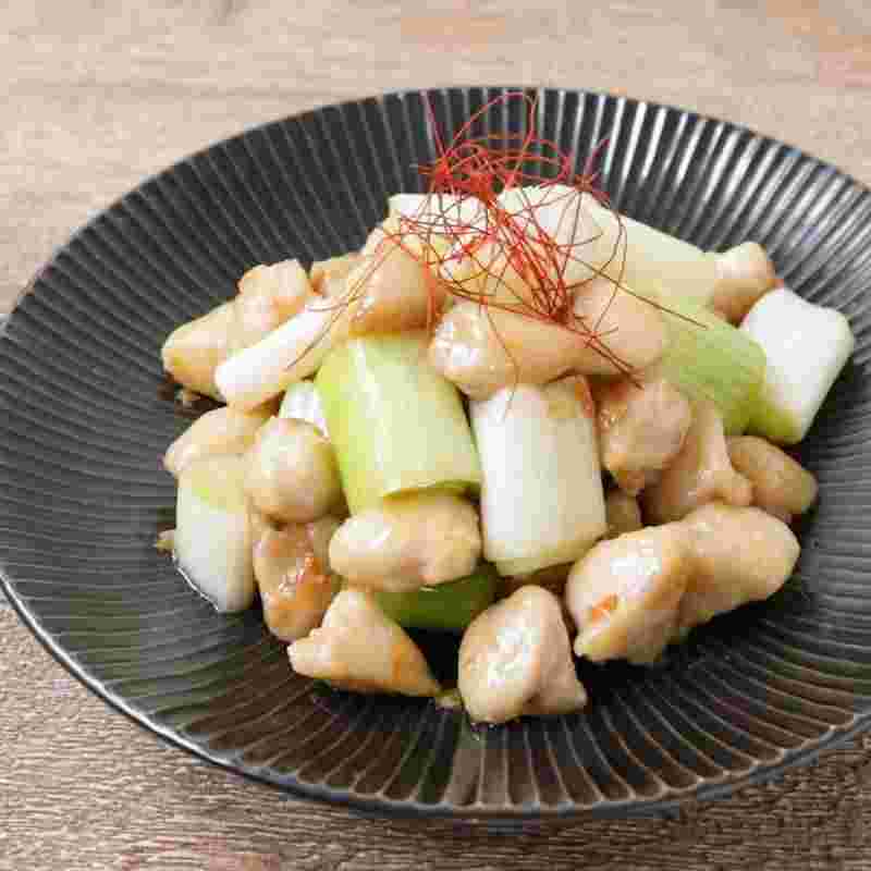 長ネギと炒めて糸唐辛子を乗せたぼんじり