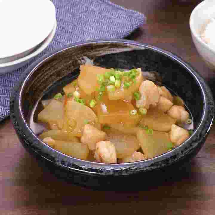 ぼんじりと大根を煮たもの